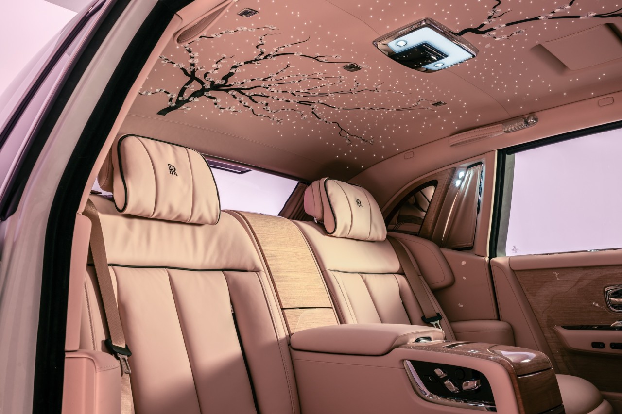 Rolls-Royce Motor Cars yeni Phantom Cherry Blossom modelini təqdim edir - FOTOLAR